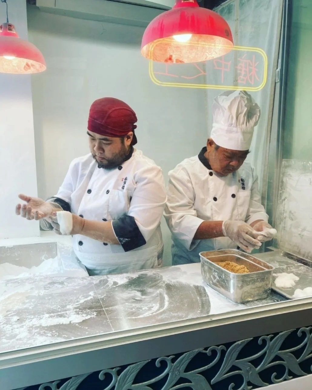 Kẹo râu rồng, món ăn vặt đường phố cho team hảo ngọt của ẩm thực Trung Quốc - Ảnh 1