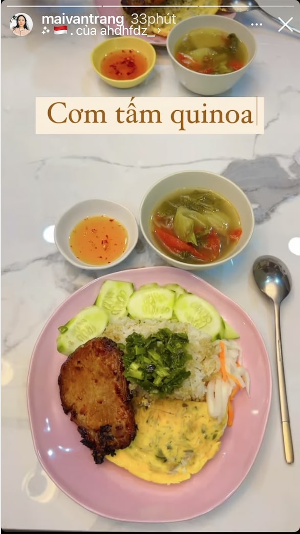 Beauty blogger Mai Vân Trang tối nay đã nấu một đĩa 'cơm tấm' từ hạt quinoa (diêm mạch), vừa ngon miệng lại không lo tăng cân.