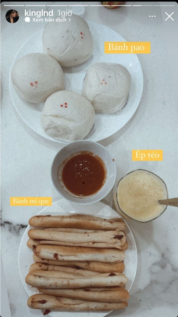 Bánh mì que, bánh bao và nước ép táo là những món ăn xuất hiện trên bàn ăn nhà streamer Linh Ngọc Đàm.