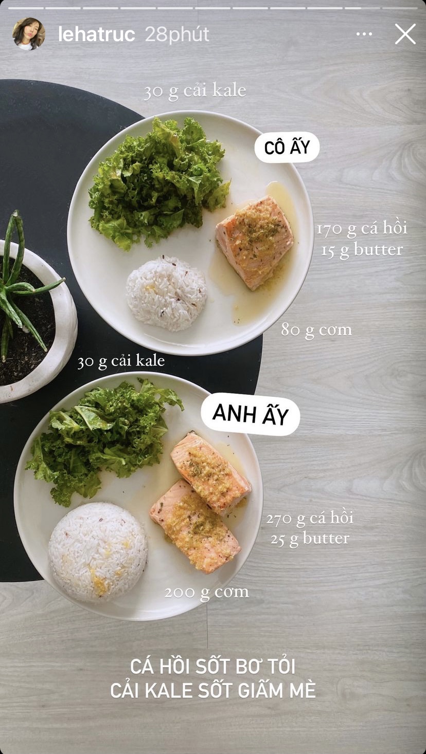 Travel blogger Hà Trúc rất chăm chỉ khoe những bữa cơm healthy hàng ngày. Hôm nay cô có cá hồi sốt bơ tỏi và cải kale sốt giấm mè.