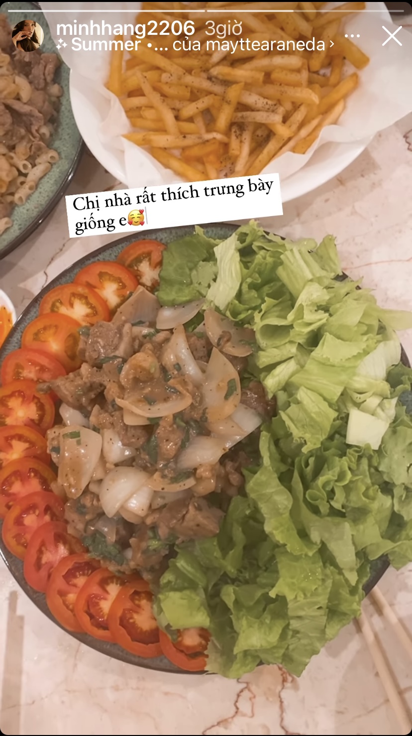 Cũng giống như nhiều chị em yêu bếp khác, Minh Hằng cũng phải trình bày thật đẹp những món ăn vừa nấu xong để 'khoe' với mọi người.