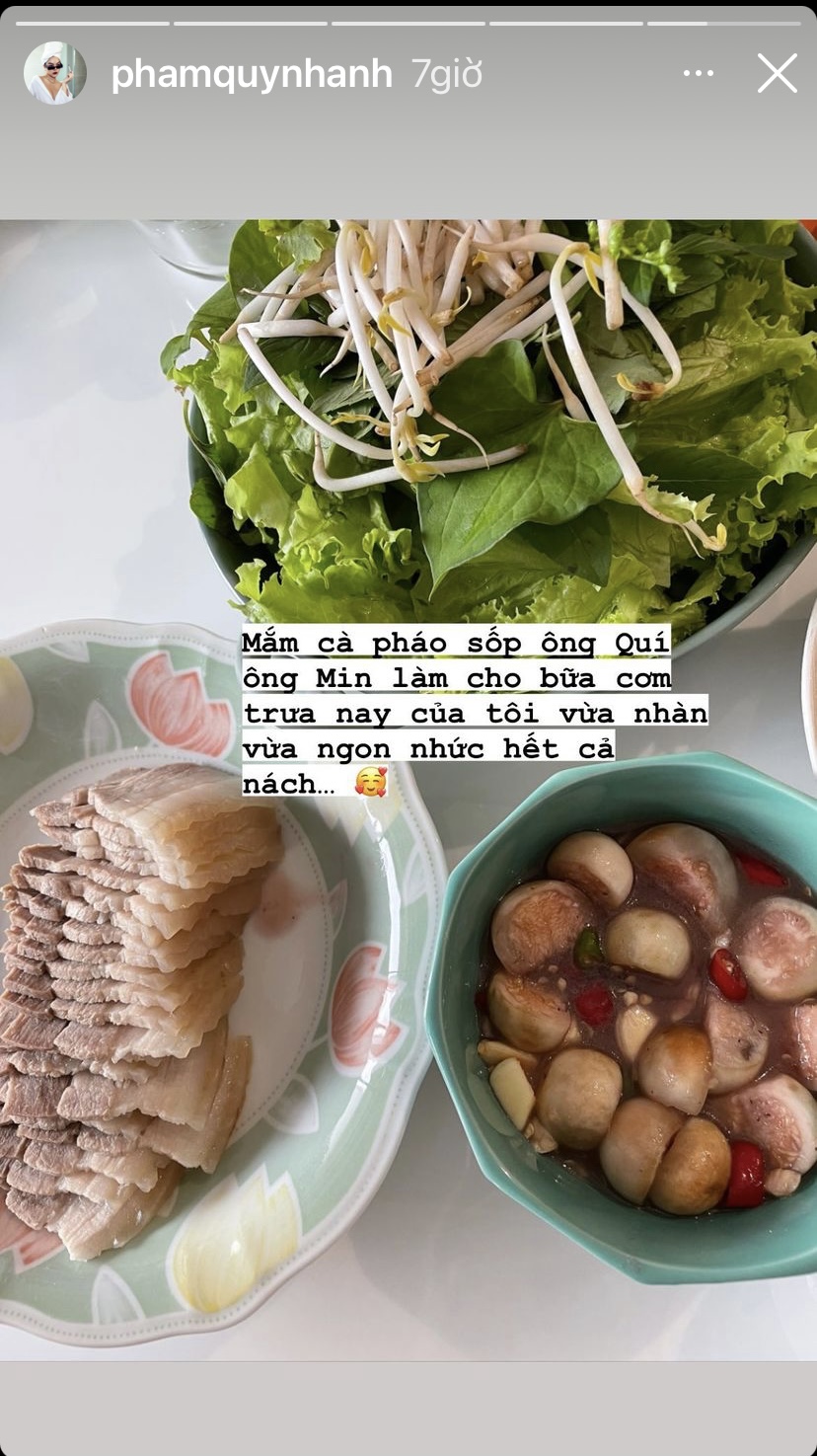 Thịt luộc ăn cùng mắm cà pháo và rau sống là những món ăn vừa nhanh vừa ngon nhức nách mà Phạm Quỳnh Anh chọn cho bữa trưa ngày thứ 5 nhà mình.