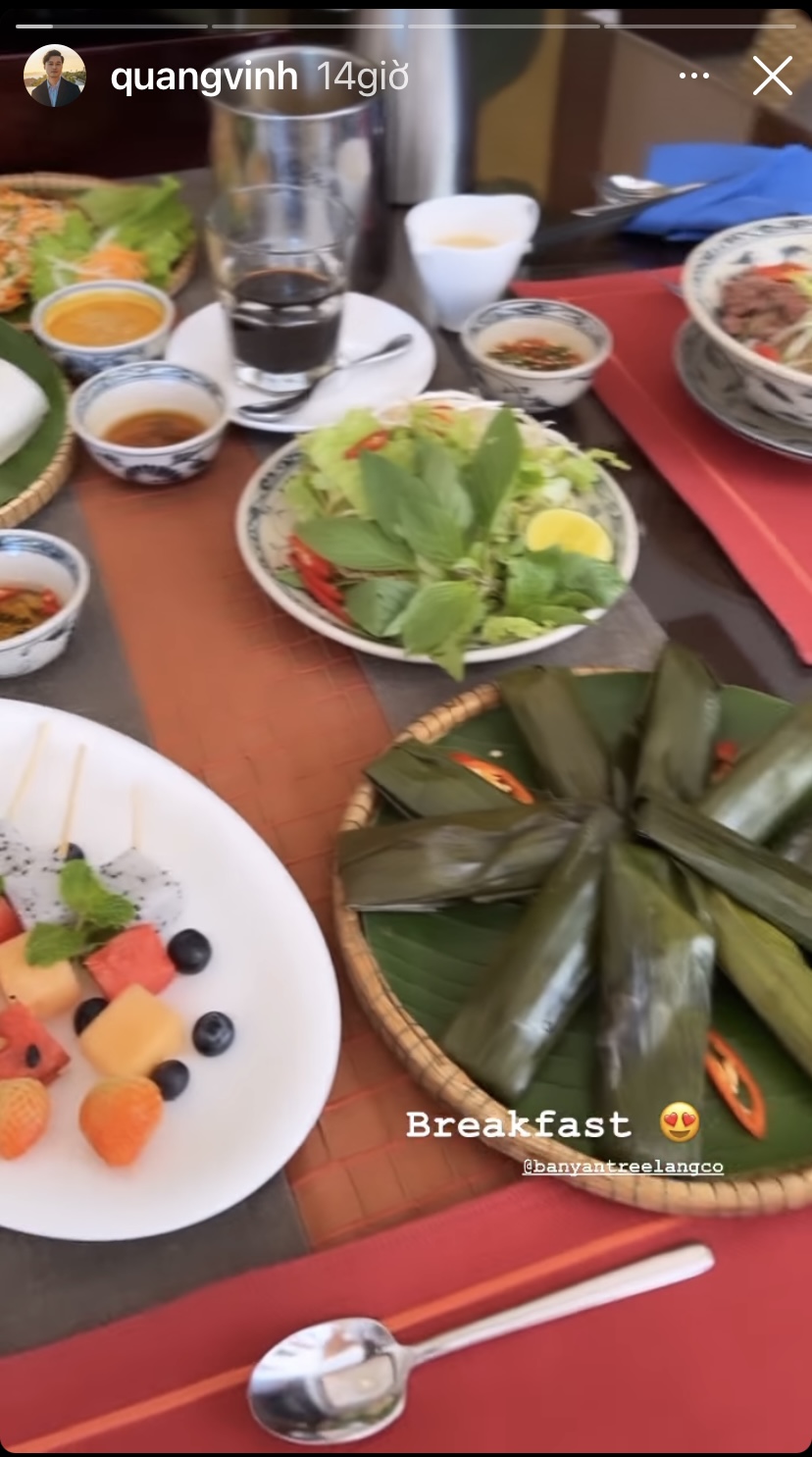 Bánh khoái, bánh bột lọc, bún bò Huế... là những món đặc sản cố đô Huế xuất hiện trong bữa sáng hôm nay của ca sĩ Quang Vinh.