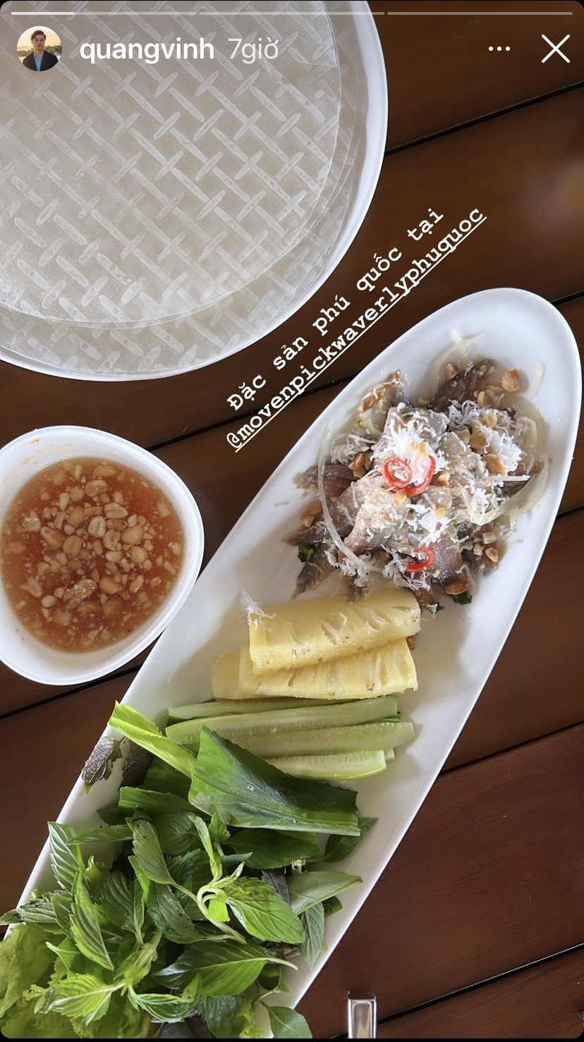 Món gỏi cá tươi ngon được Quang Vinh thưởng thức trong chuyến nghỉ dưỡng tại Phú Quốc.