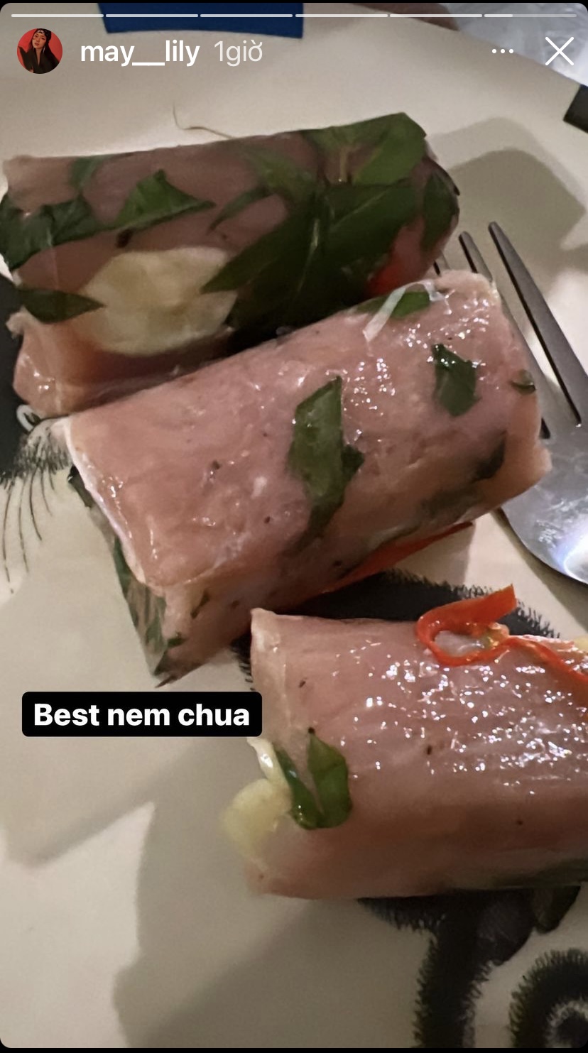 Nem chua là một trong những món đặc sản của Thanh Hoá được nhiều người yêu thích. Là một ca sĩ gốc Thanh Hoá, Phương Ly hôm nay đã chia sẻ với người hâm một những chiếc nem chua 'chất lượng' quê mình.