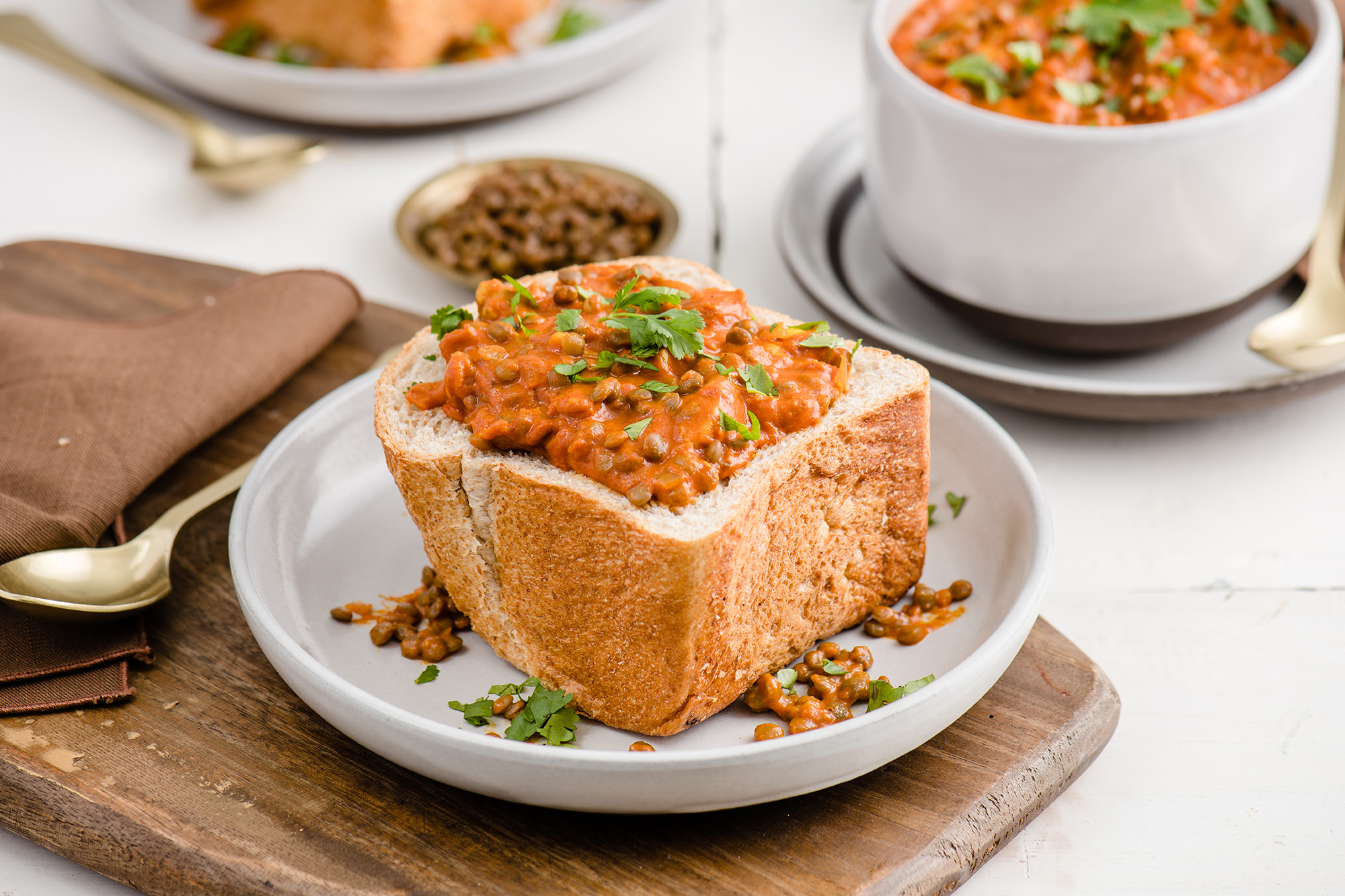 Bunny Chow, món bánh mì nhồi cà-ri được nhiều người yêu thích ở Nam Phi