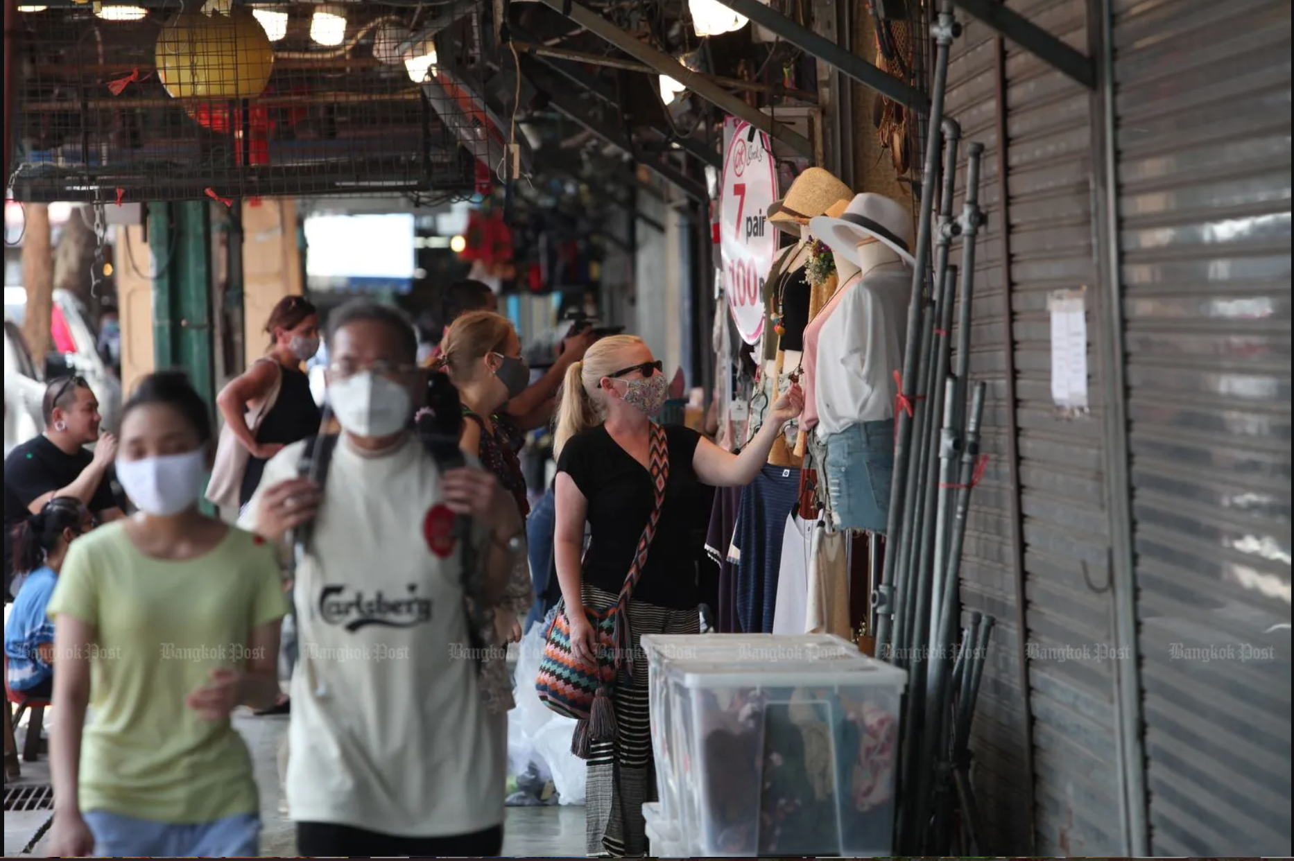 Nhiều khách trong và ngoài nước đã quay trở lại chợ Chatuchak. Ảnh: Ảnh: Bangkok Post.