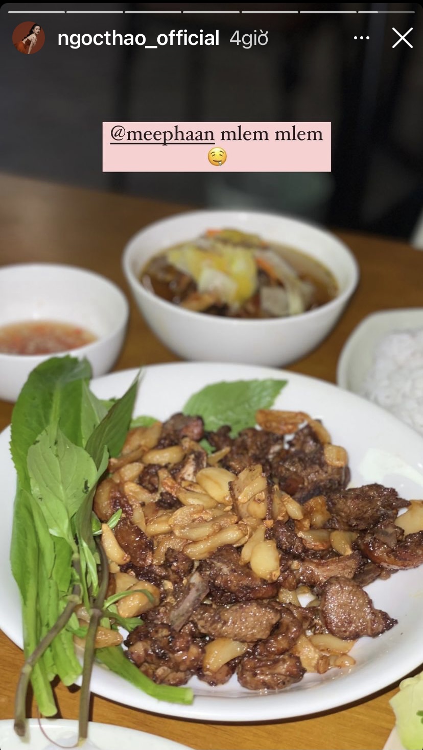 Ngoài món bún chả, Ngọc Thảo hôm nay còn có một món ăn nổi tiếng khác của Hà Nội là ngan cháy tỏi.