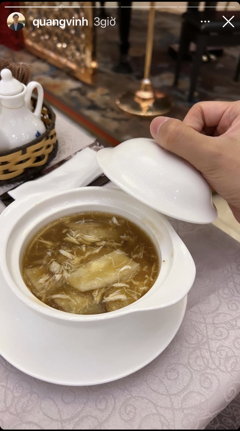 ... Quang Vinh còn chia sẻ món súp thơm ngon, bổ dưỡng trên bàn ăn ngày thứ hai đầu tuần của mình.