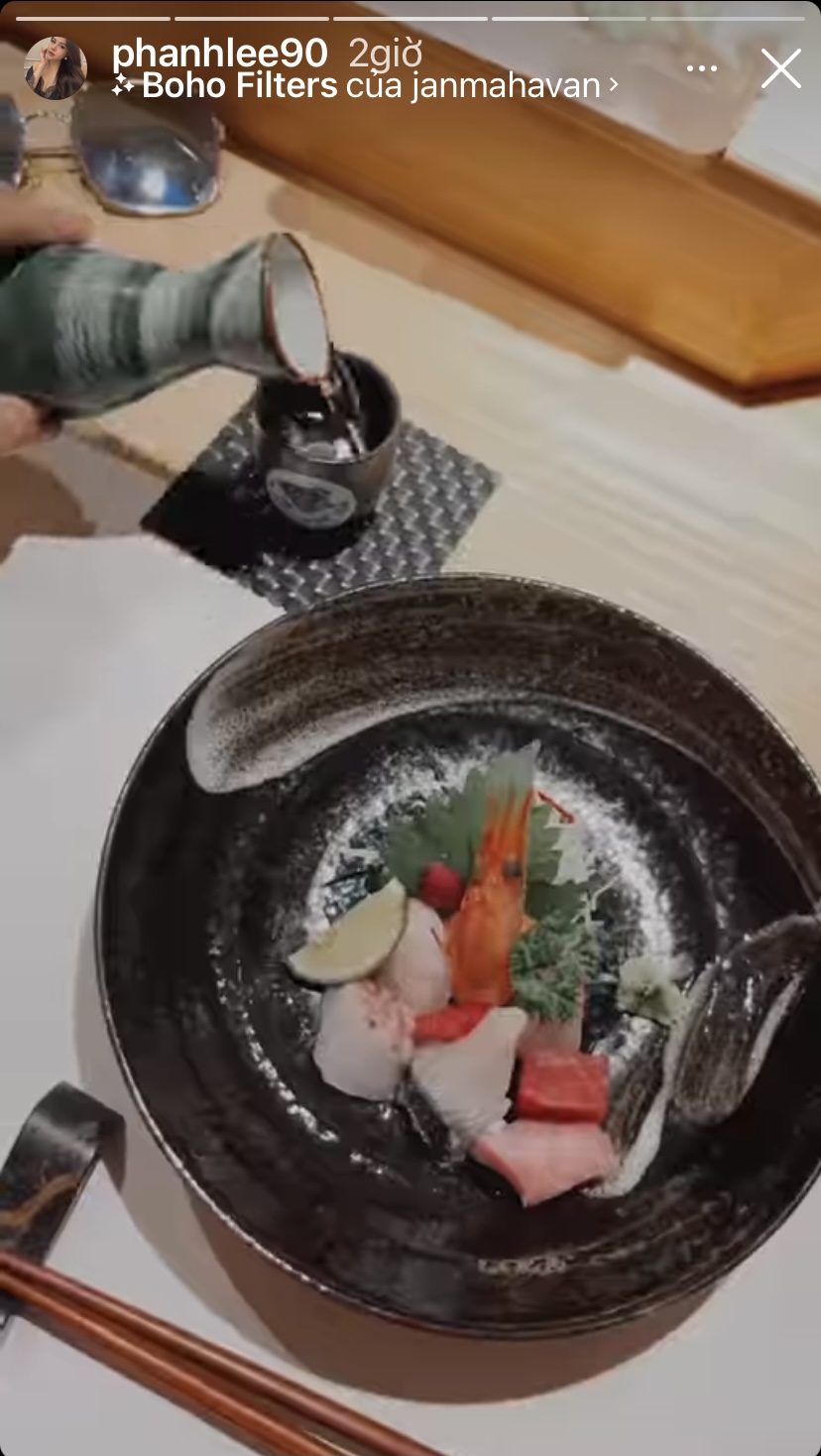 Phanh Lee hôm nay khoe bữa đồ Nhật trên trang cá nhân, từ sashimi tươi sống...
