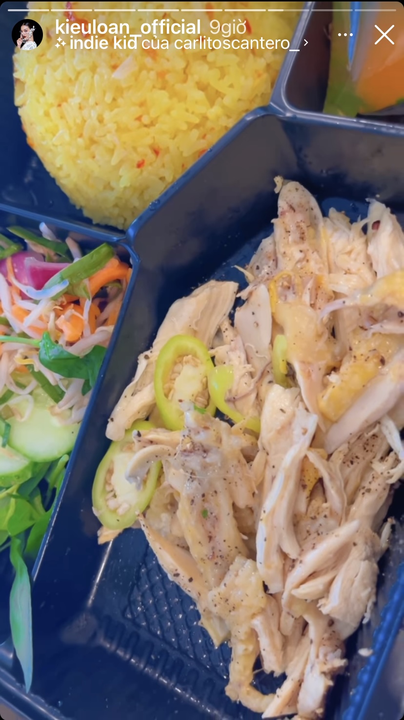 Bữa trưa của Á hậu Kiều Loan là món cơm gà dẻo thơm, đậm đà.