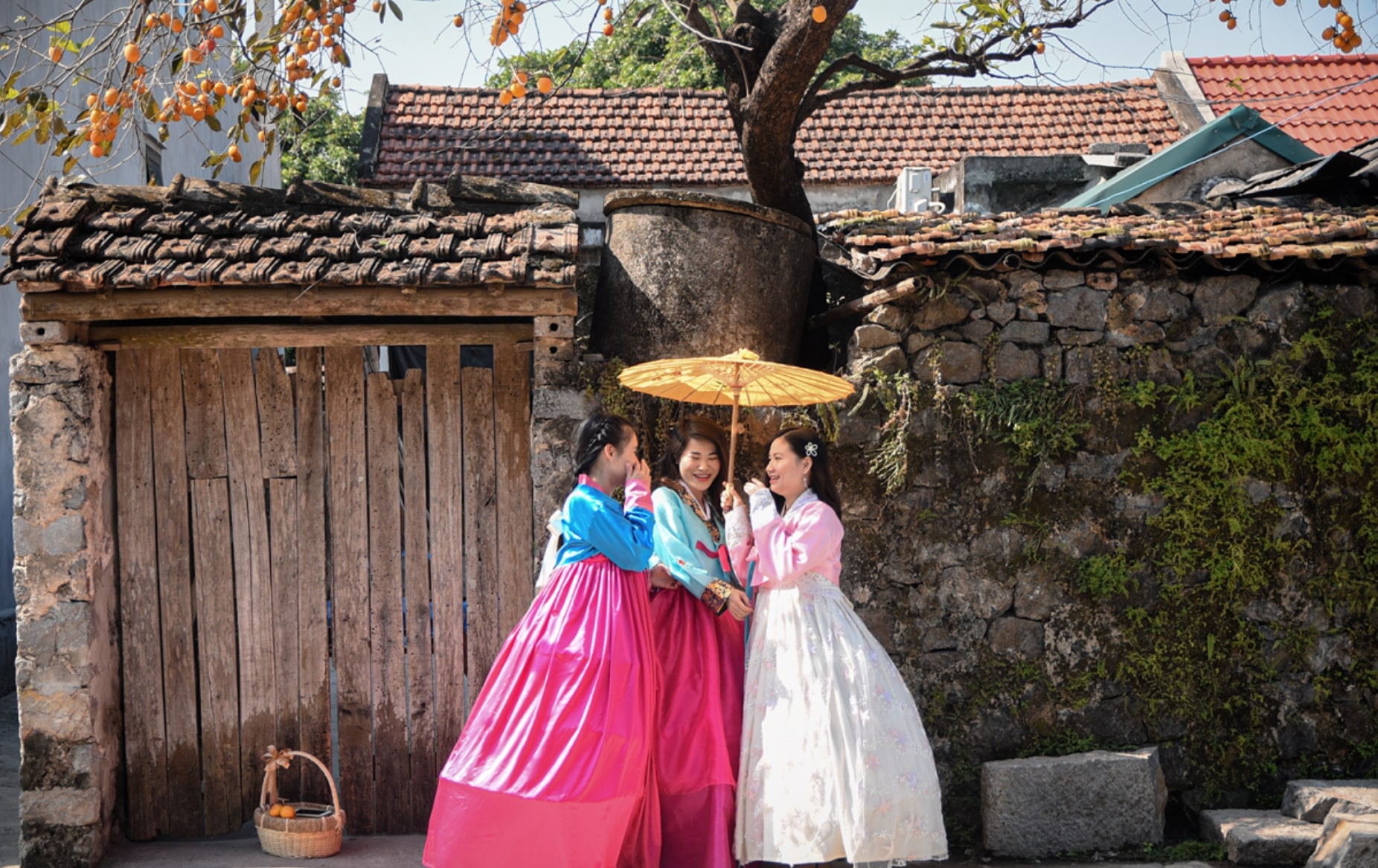 Bạn có thể thuê trang phục truyền thống Hàn Quốc và check-in tại đây.