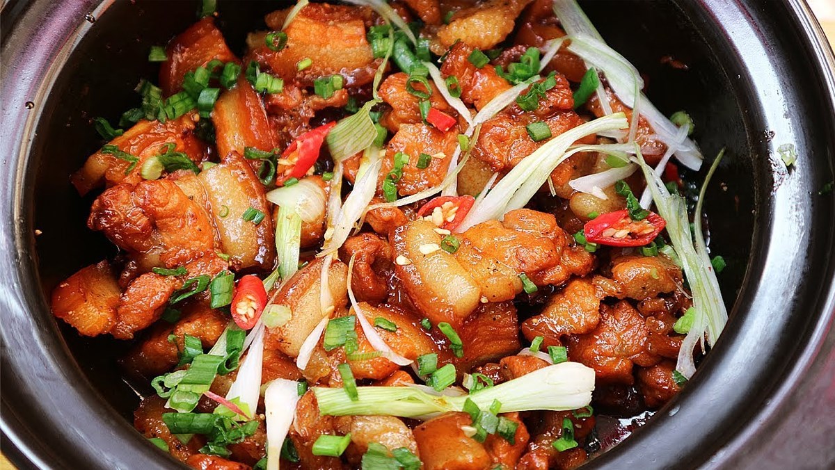 Cách làm thịt ba chỉ kho tiêu đậm đà, đơn giản mà đưa cơm ngày trở gió