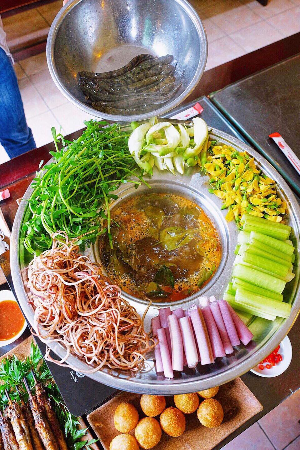 Lẩu cá kèo là một món ăn đặc trưng của miền Tây Nam Bộ.