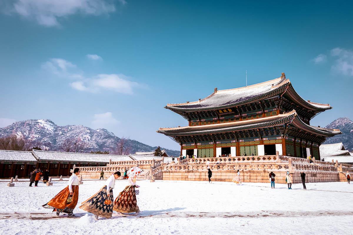 Đến Hàn Quốc để ngắm tuyết rơi là một trải nghiệm lý tưởng dành cho người mê du lịch.