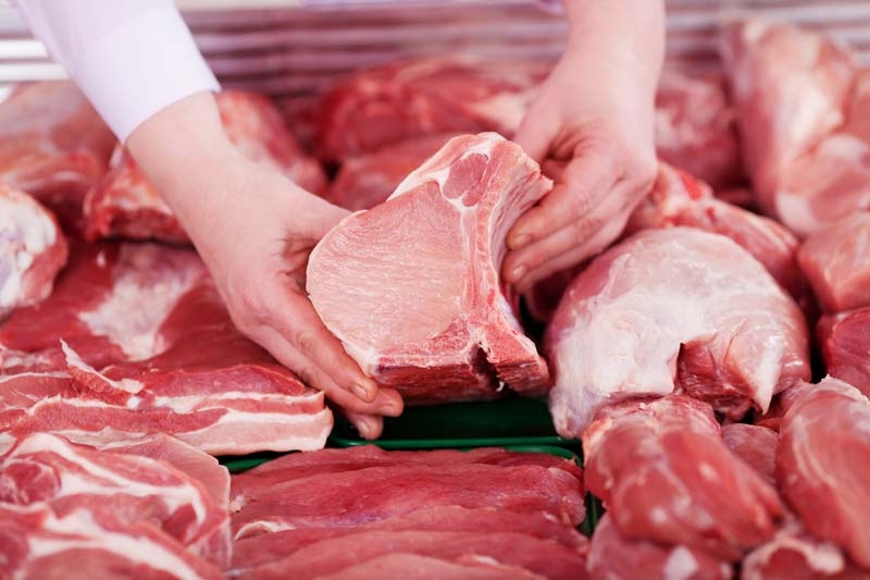 Những miếng thịt lợn có phần nạc quá dày thì có thể con lợn này đã được nuôi bằng chất tạo nạc.