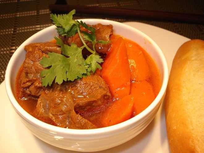 Cách làm món bò kho cà rốt đơn giản, dùng với cơm hay bún đều thơm ngon