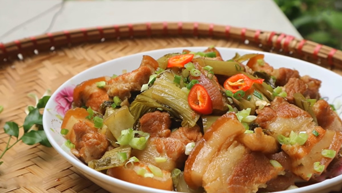 Cách làm dưa cải chua xào thịt ba chỉ dân dã ăn hoài không ngán