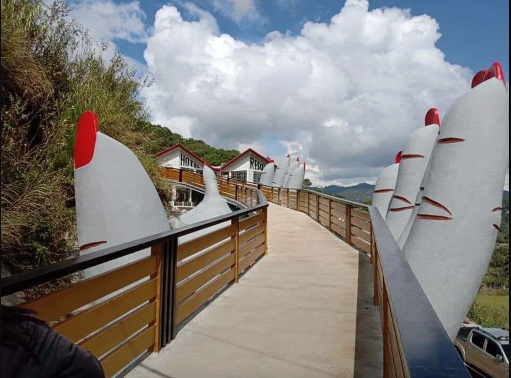 Bản sao Cầu Vàng (Đà Nẵng) tại Philippines có gì mà khiến nhiều người phải “té ngửa”