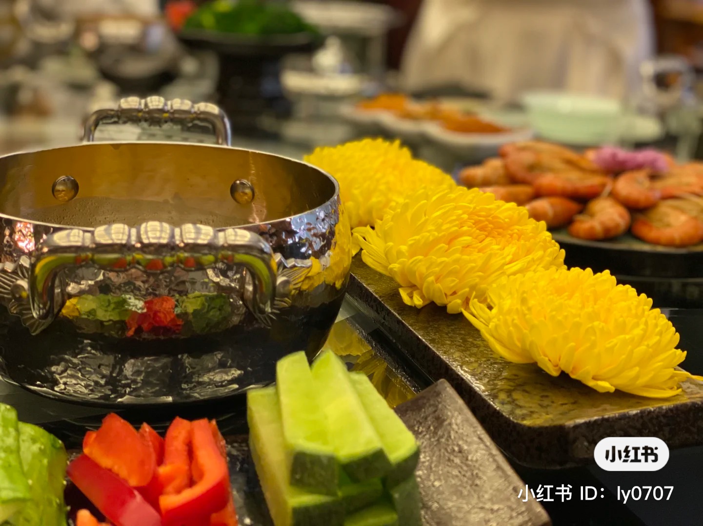 Lẩu hoa cúc có gì đặc biệt mà trở thành món dưỡng nhan nức tiếng của Từ Hy Thái hậu?