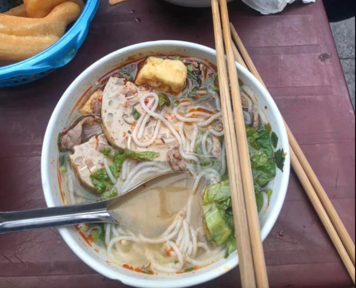 Chuyện đi ăn tiệm, đi cafe ngày Tết: Phụ thu 50 - 100% giá; giá cao mà chất lượng đi xuống