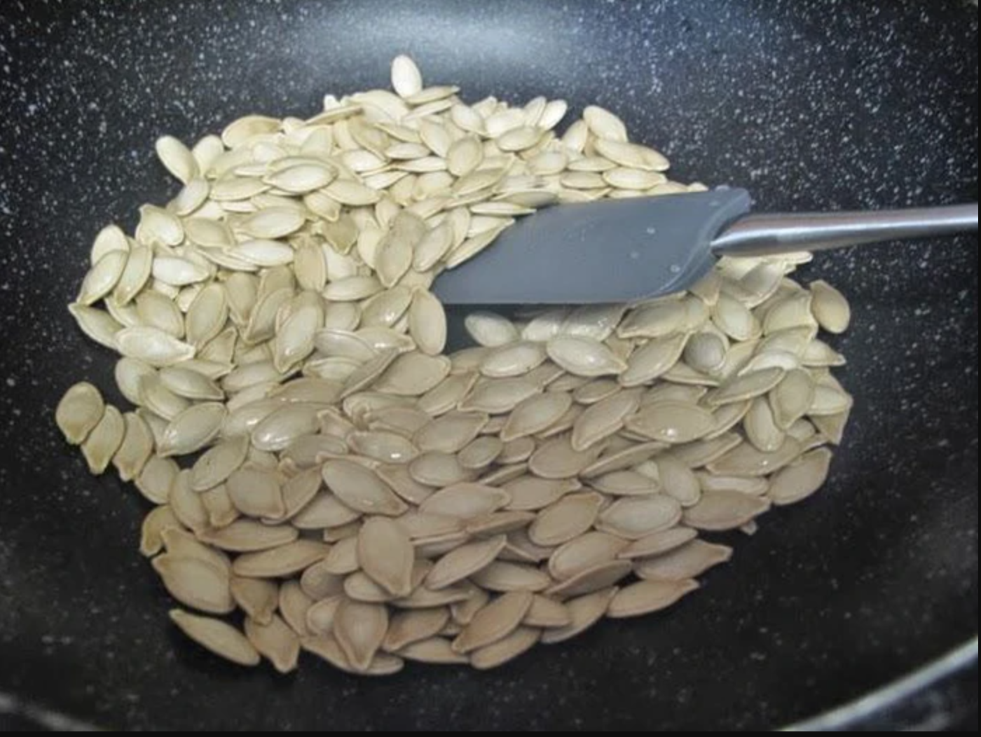 4 cách bảo quản các loại hạt để hạt thừa ngày Tết để lâu vẫn giòn ngon như mới - Ảnh 3
