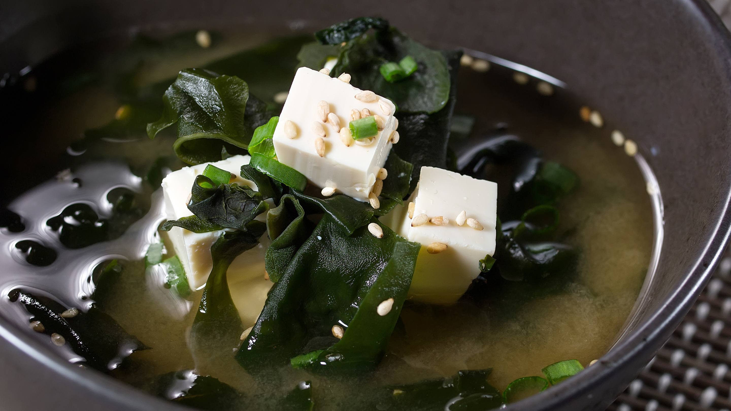 Cách nấu canh đậu phụ rong biển thanh đạm, chỉ 15 phút là có ngay món chay giàu dinh dưỡng