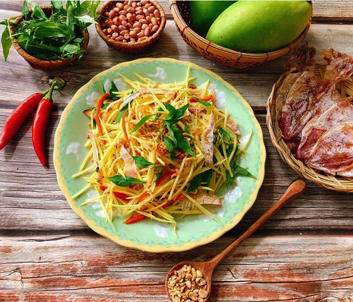 Cách làm gỏi xoài khô mực chống ngán hiệu quả, rất hợp lai rai cuối tuần