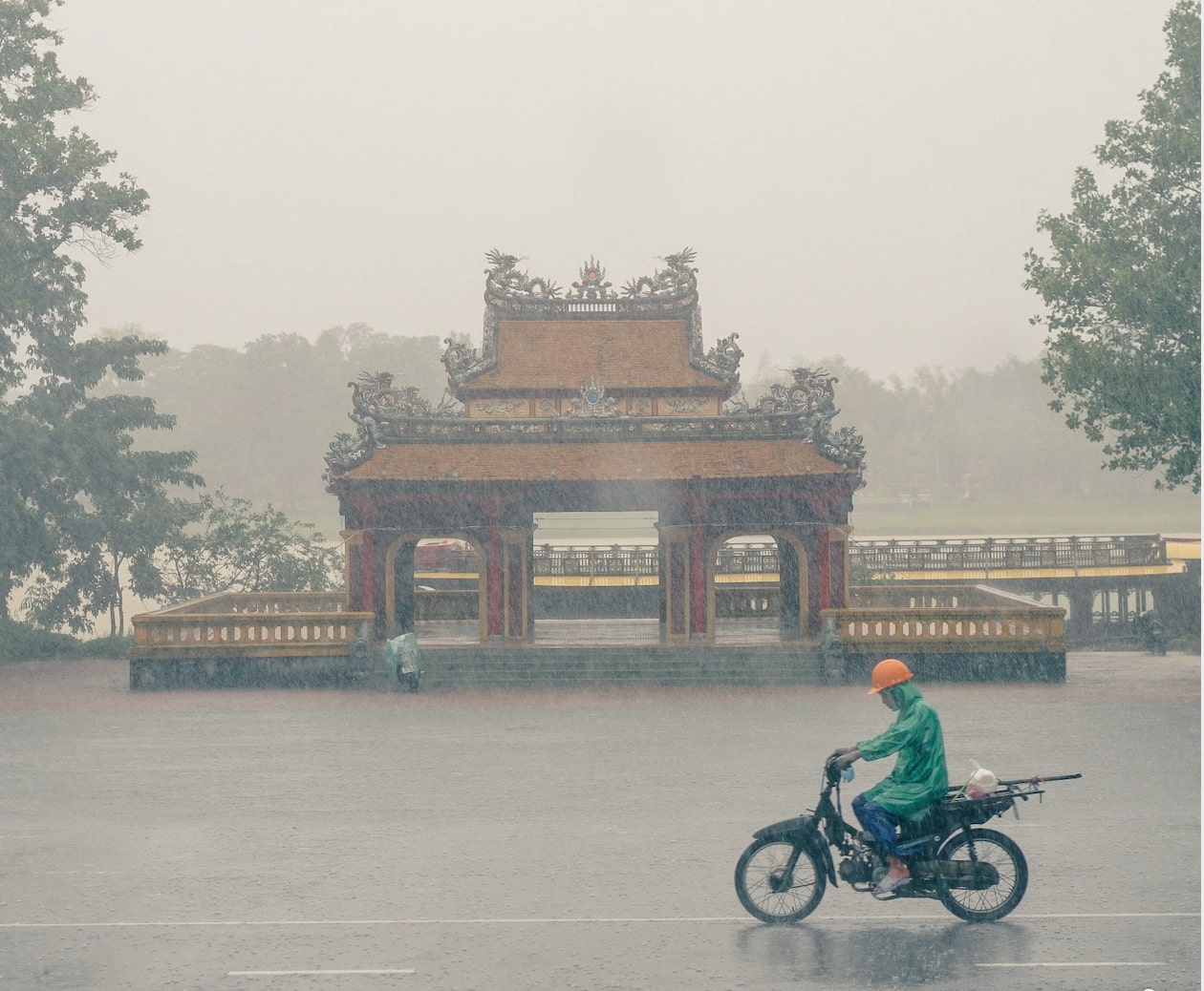 3 trải nghiệm lạ mà đáng giá khi đi du lịch Huế vào đúng những ngày mưa