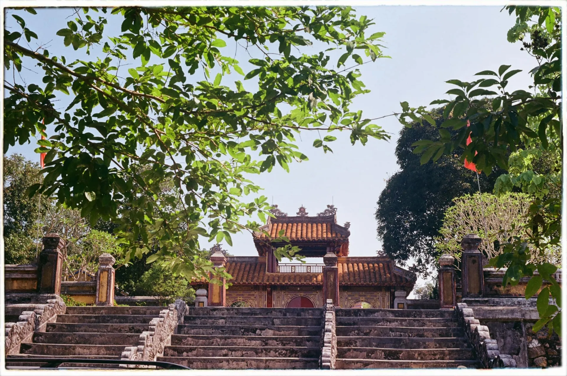 Lăng Gia Long, nơi an nghỉ tựa bức tranh phong cảnh hoang sơ của vị vua khai sinh triều Nguyễn - Ảnh 1