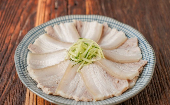 3 gia vị không nên cho vào khi luộc thịt để tránh làm món ăn kém ngon, mất chất bổ dưỡng