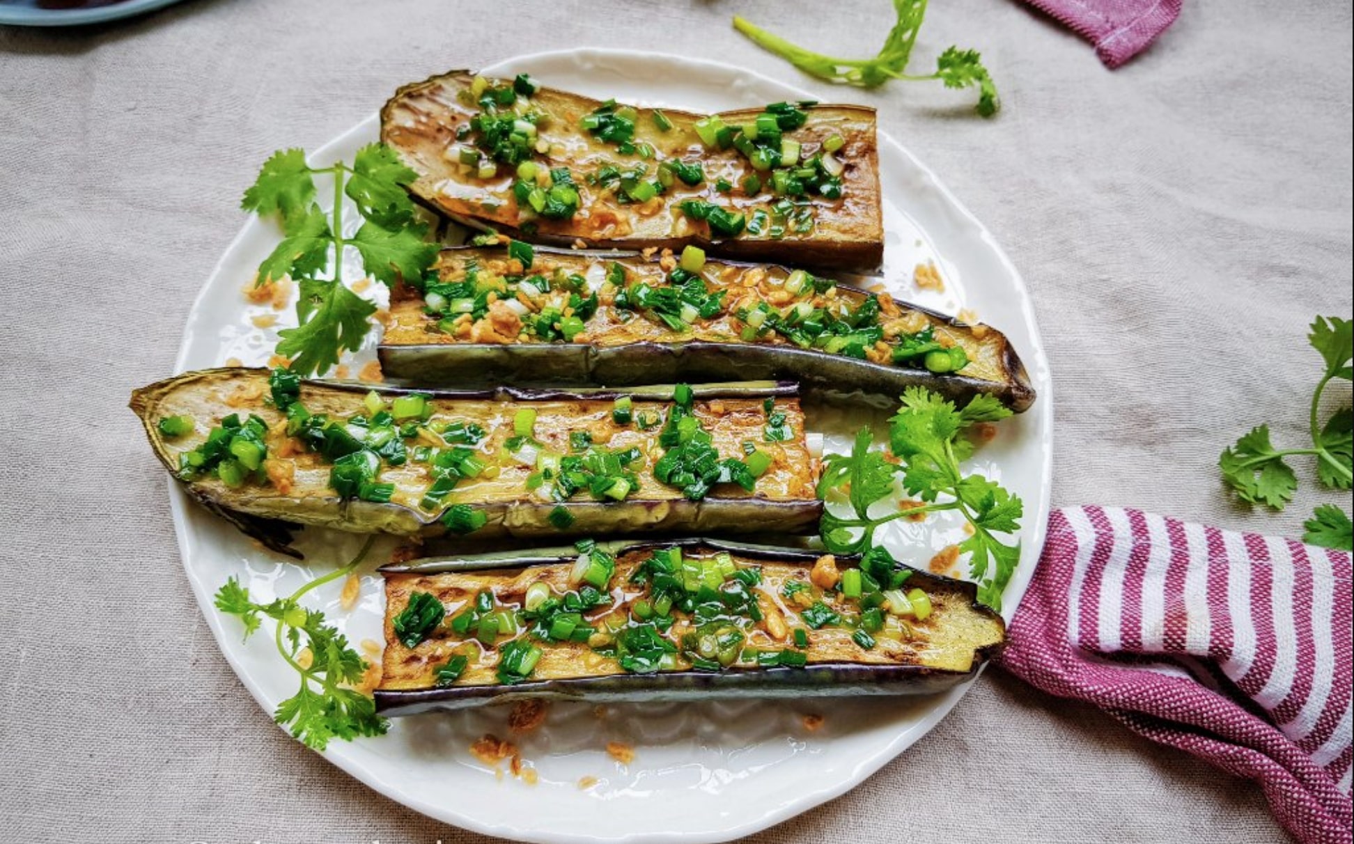 Cách làm cà tím nướng mỡ hành, chỉ 20 phút là có ngay món chay thơm nức mũi