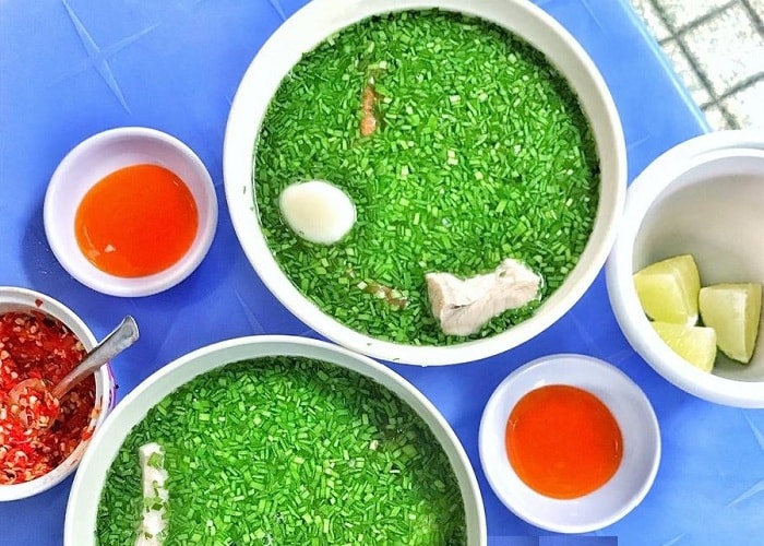 Bánh canh hẹ, món đặc sản xanh mướt, thơm ngon của xứ Nẫu Phú Yên