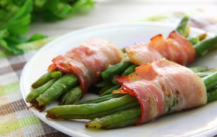 Cách làm thịt xông khói cuốn đậu que nướng, món ăn lạ miệng và sang chảnh như nhà hàng