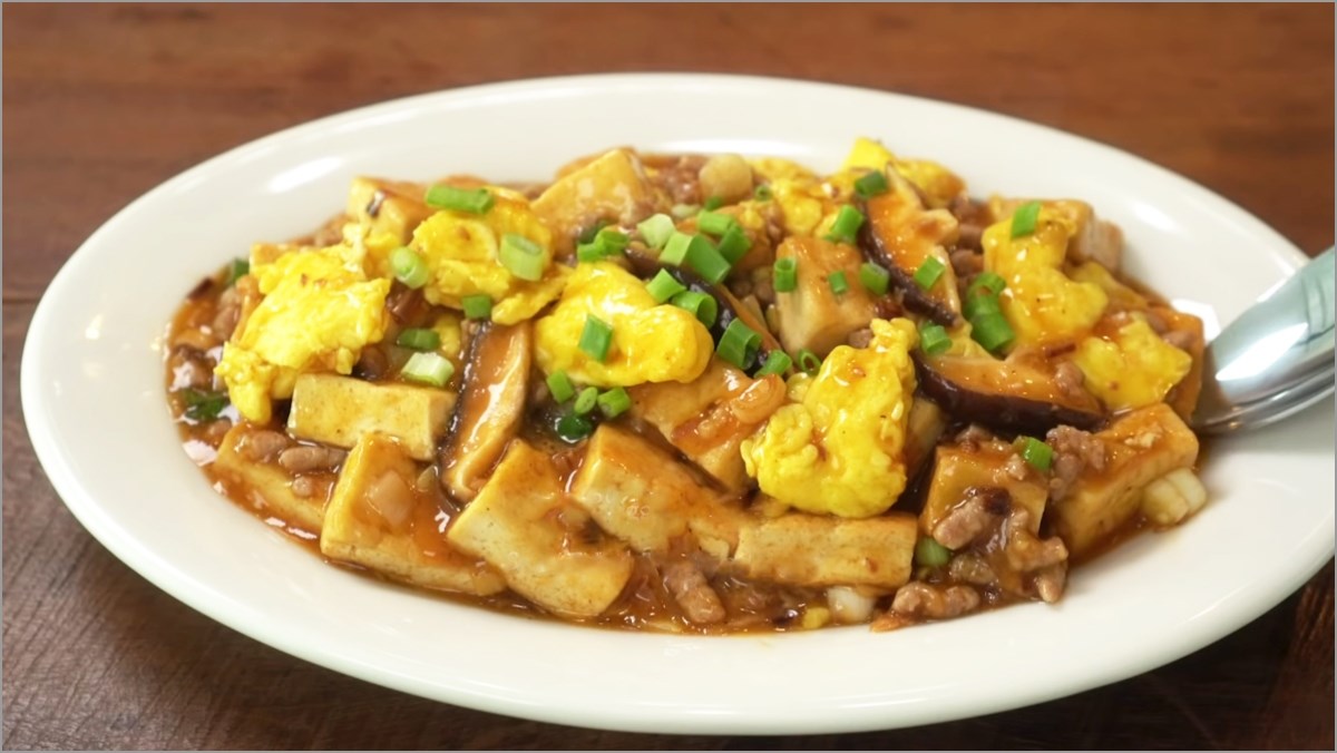 Cách làm đậu phụ xào trứng mềm béo, nguyên liệu rẻ và sẵn, hợp với những ngày cuối tháng 