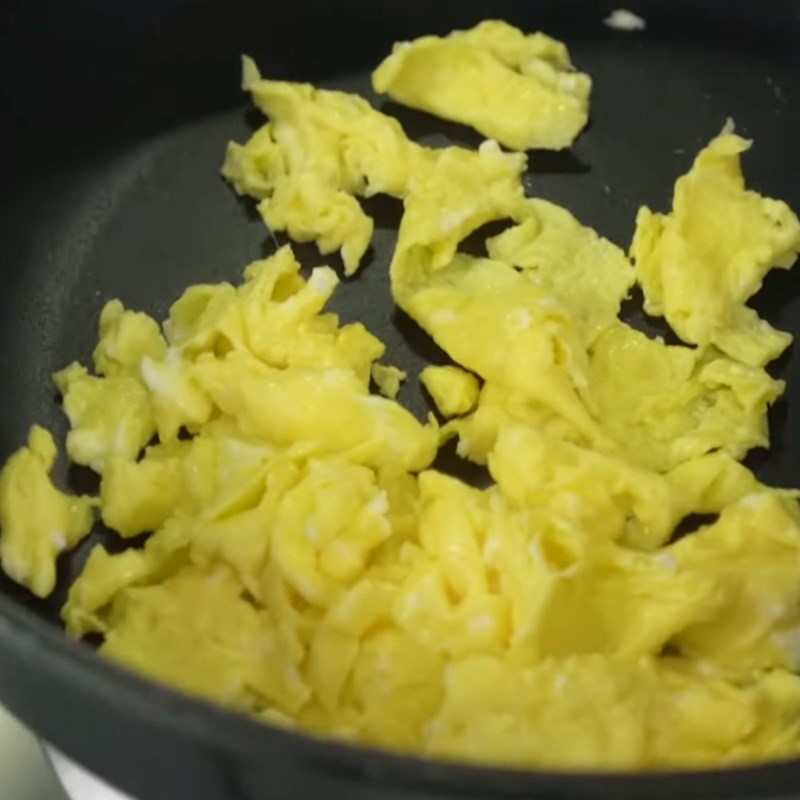 Cách làm đậu phụ xào trứng mềm béo, nguyên liệu rẻ và sẵn, hợp với những ngày cuối tháng  - Ảnh 3