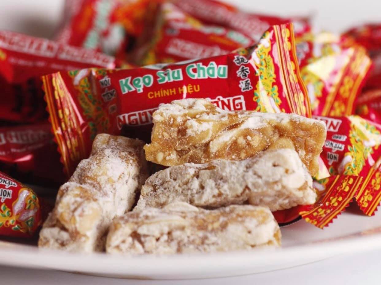 Kẹo Sìu Châu Nguyên Hương địa chỉ 12 Hàng Sắt là một trong những thương hiệu kẹo nổi tiếng ở Nam Định.