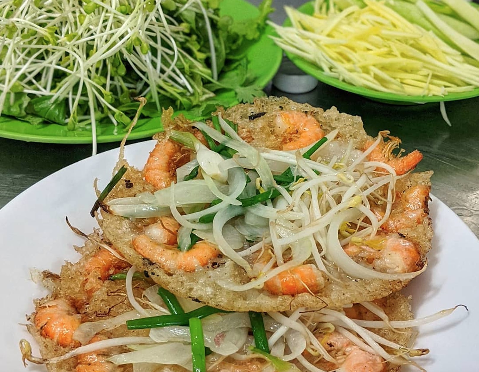 Bánh xèo tôm nhảy, món đặc sản dân dã ăn là nghiền của đất võ Bình Định