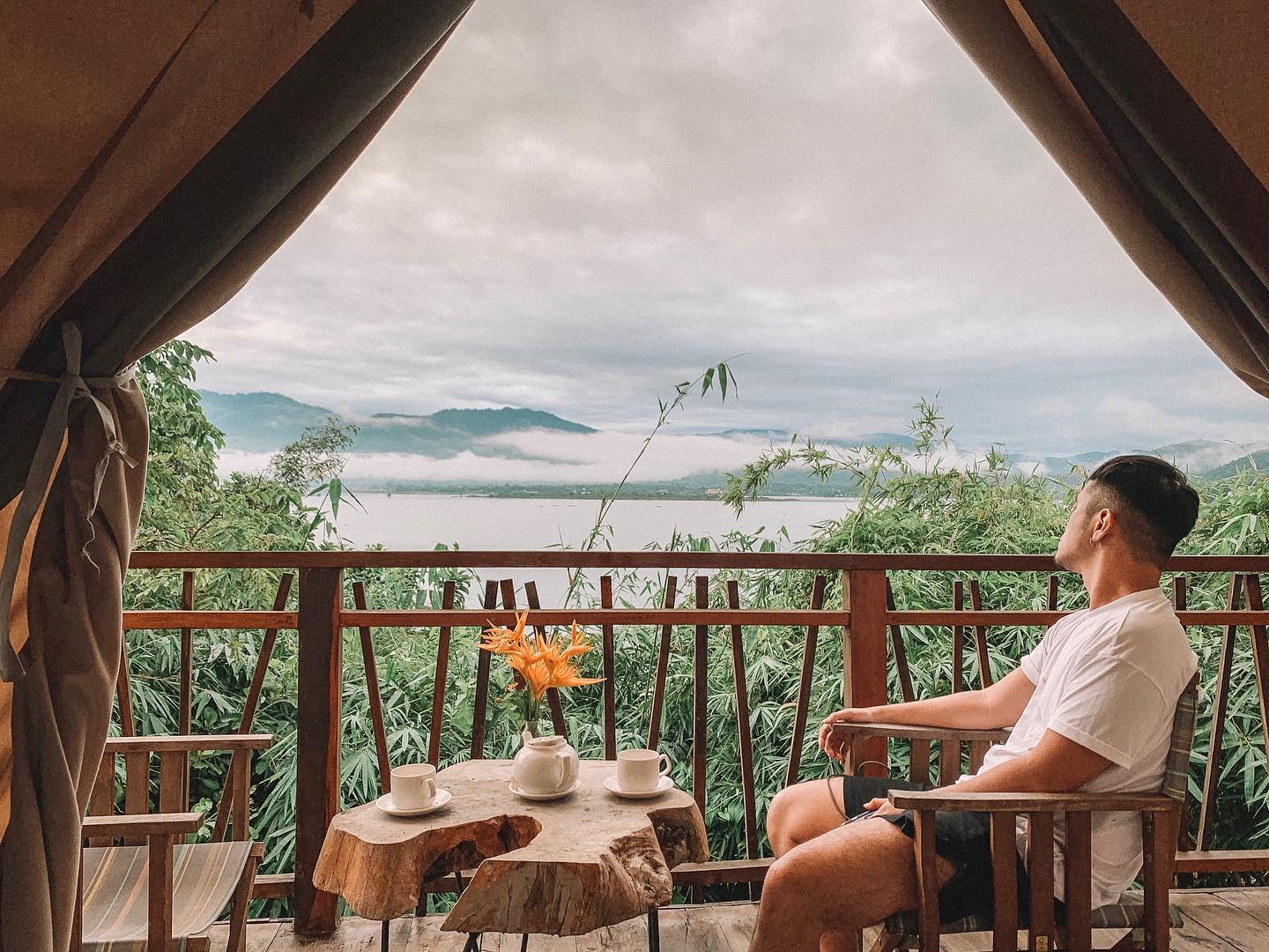 Hồ Lắk, viên ngọc xanh mang vẻ đẹp bình yên giữa núi rừng Tây Nguyên đại ngàn 