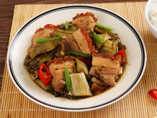 Cách làm heo quay kho dưa chua, đưa cơm mà ăn hoài không ngán