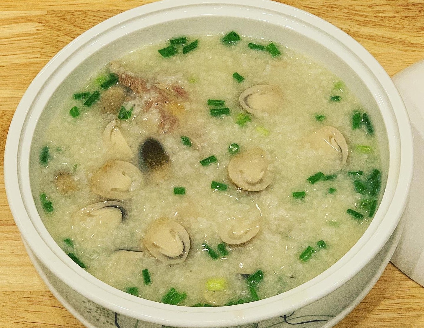 Cách nấu cháo gà nấm rơm thơm ngon, bổ dưỡng chiêu đãi gia đình