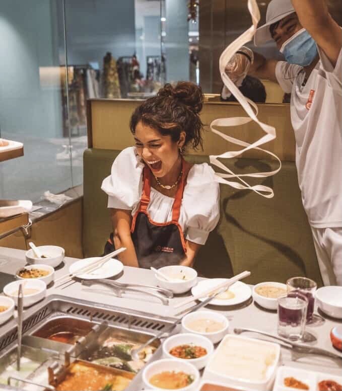 Giải mã lí do đi ăn Haidilao dù có thể tốn hơn nửa triệu nhưng không bao giờ vắng khách - Ảnh 7