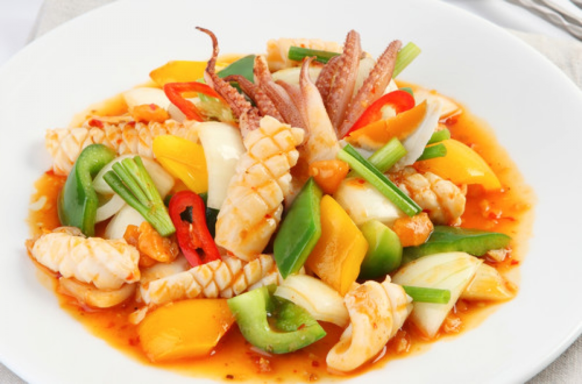 Cách làm mực xào ớt chuông đơn giản, chỉ 30 phút là có món ngon giòn dai bắt cơm