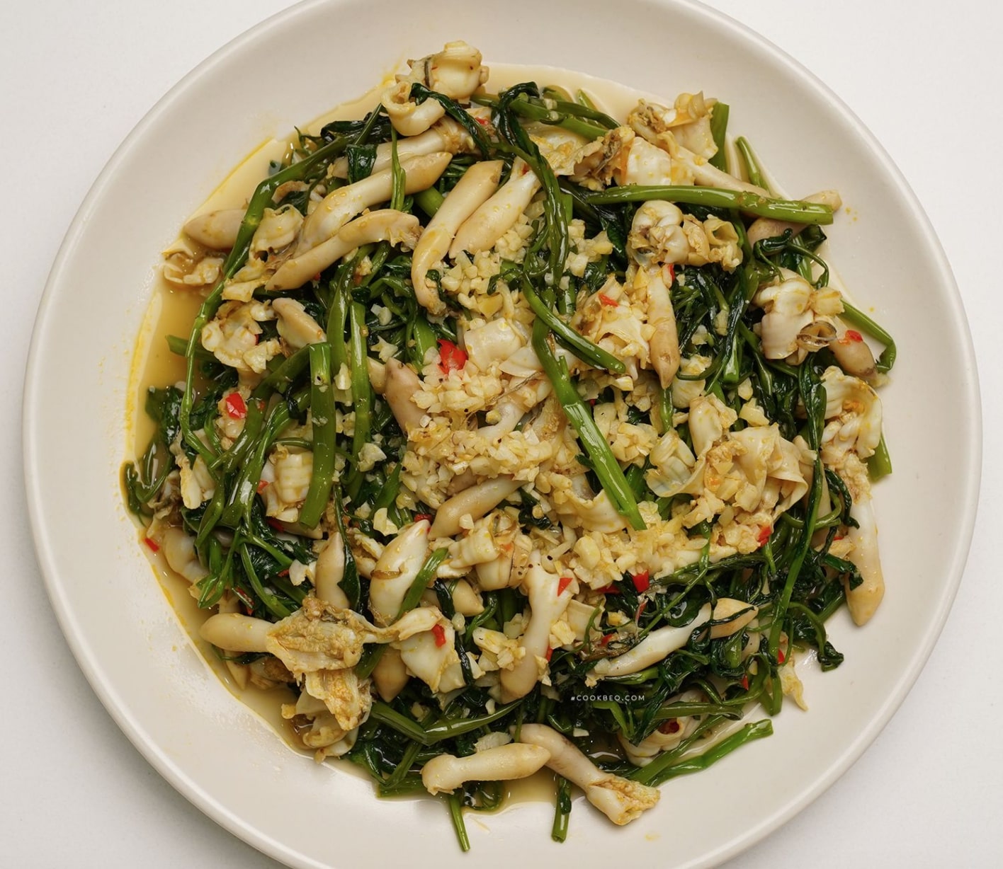 Cách làm ốc móng tay xào rau muống giòn ngon, ăn cùng cơm nóng hay nhậu lai rai đều hợp