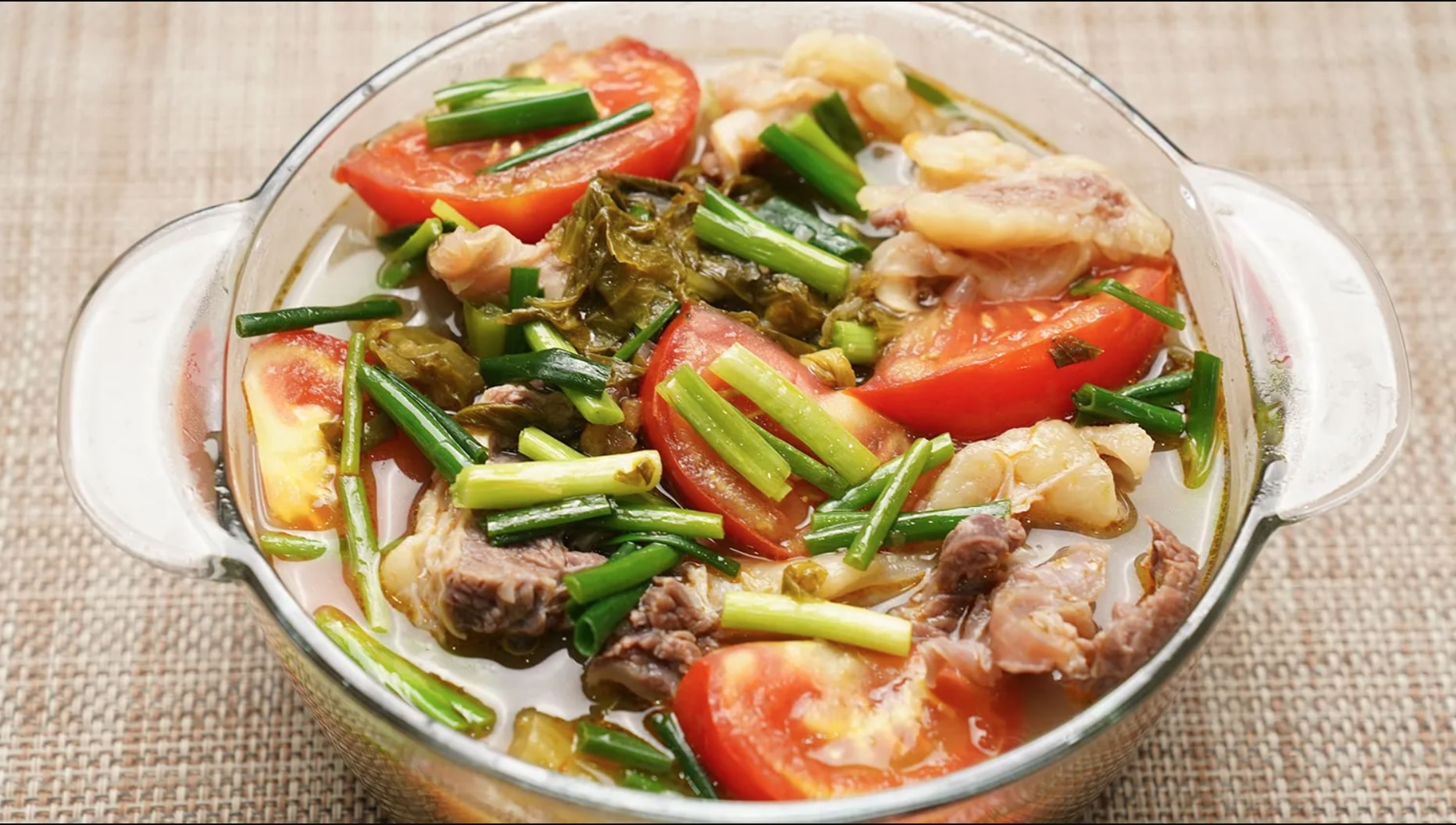 Cách nấu canh dưa chua thịt bò chua ngọt thơm mềm cuối tuần mát nịnh miệng số 1