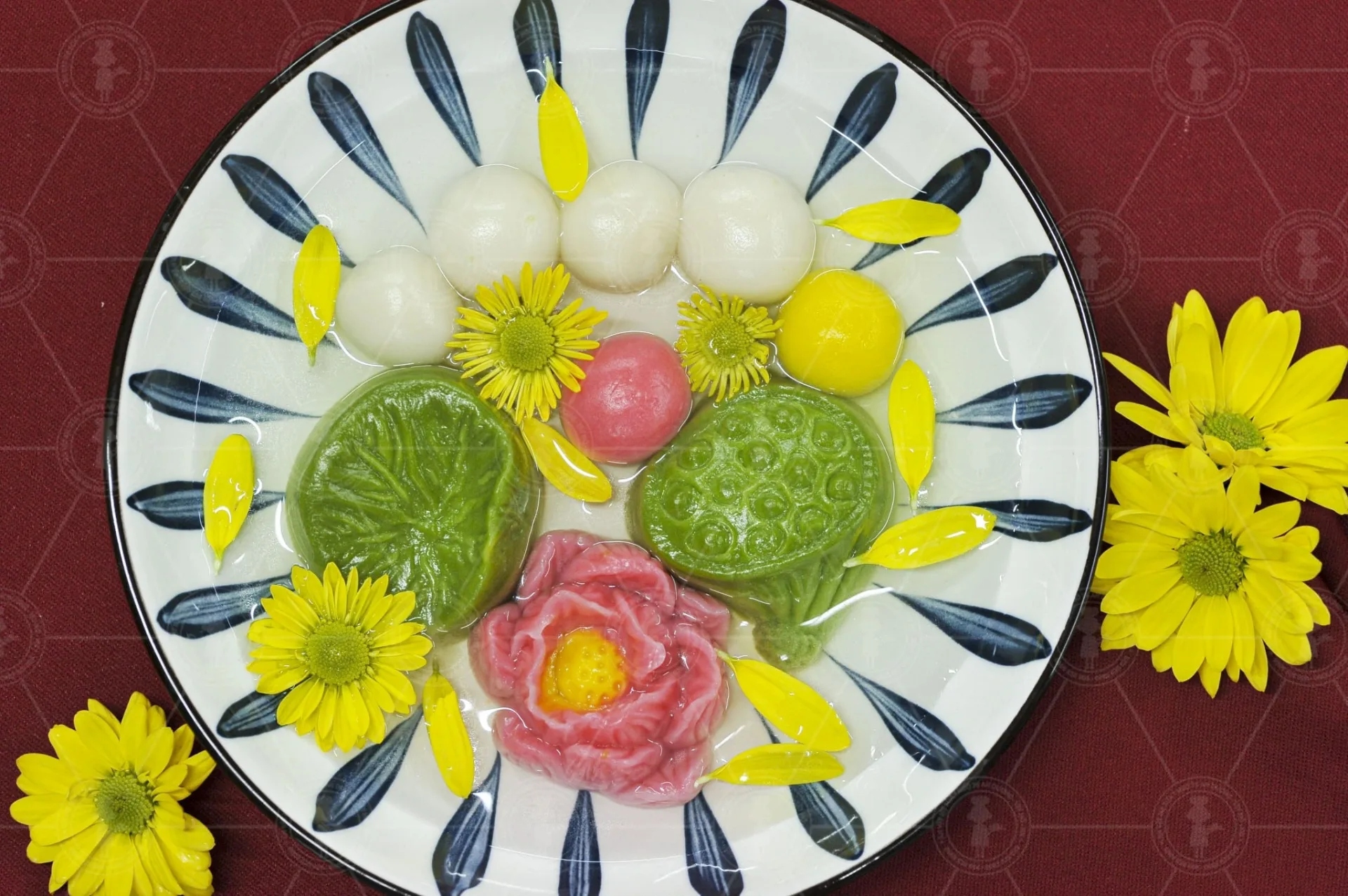 Bánh trôi hoa sen, phiên bản biến tấu đẹp mắt được nhiều người yêu thích trong Tết Hàn thực - Ảnh 1