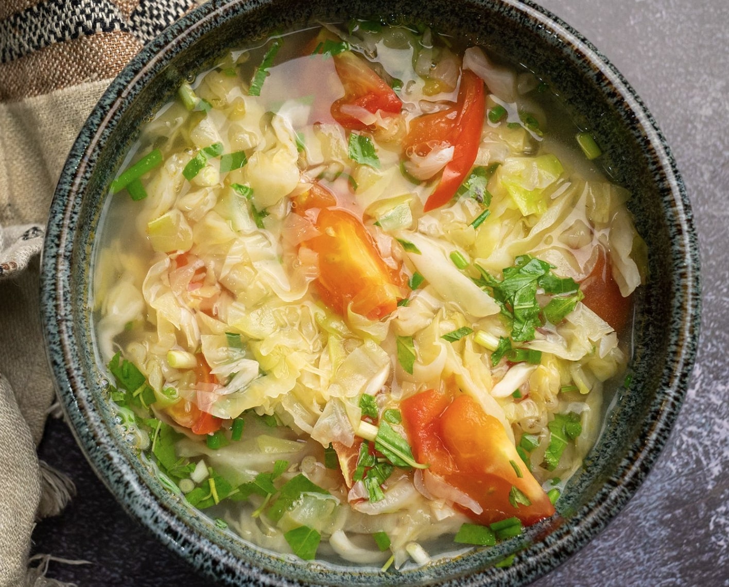 Cách nấu canh bắp cải cà chua, món canh dễ nấu, dễ ngon, rất hợp ngày bận rộn