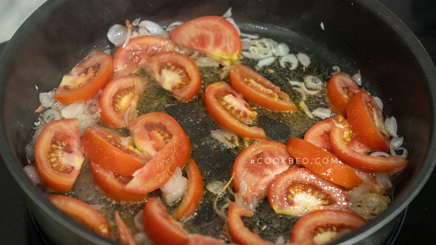Cách nấu canh bắp cải cà chua, món canh dễ nấu, dễ ngon, rất hợp ngày bận rộn - Ảnh 3