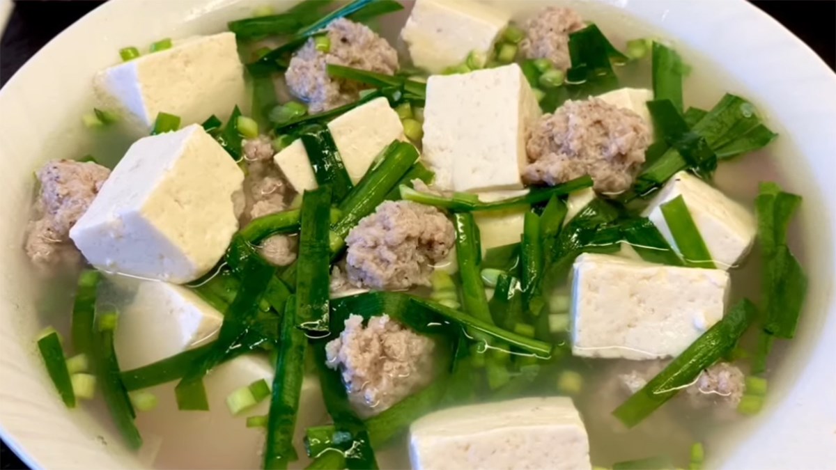 Cách nấu canh hẹ đậu hũ thịt băm ngọt thanh, bổ dưỡng, ăn 4 mùa đều phù hợp