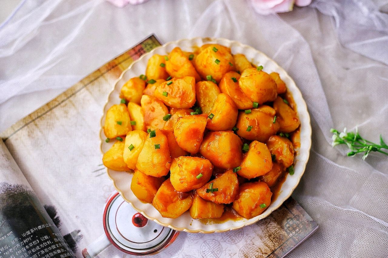 Cách làm khoai tây rim mặn ngọt lạ miệng, dù ăn chay hay ăn mặn đều gật gù khen ngon